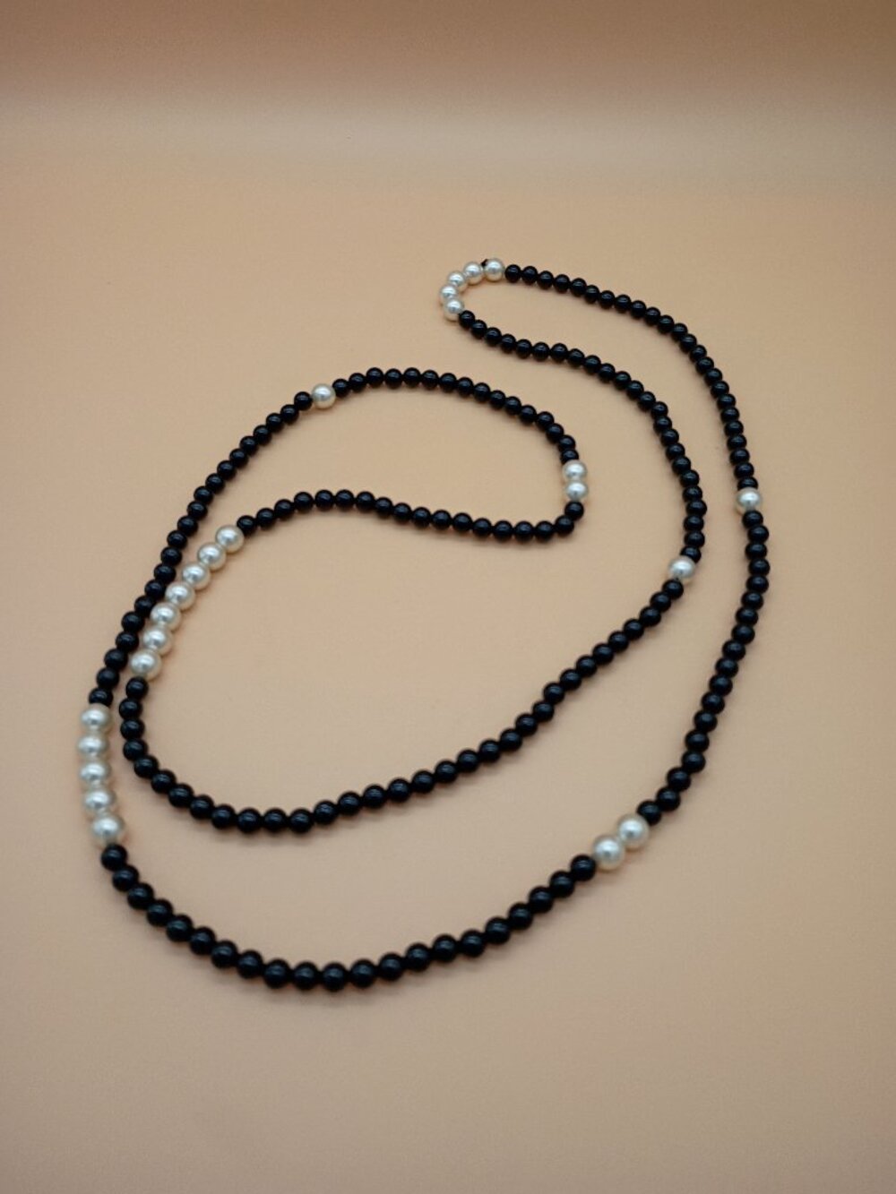 Black and White Beaded Necklace Long Vintage Y2K H&M